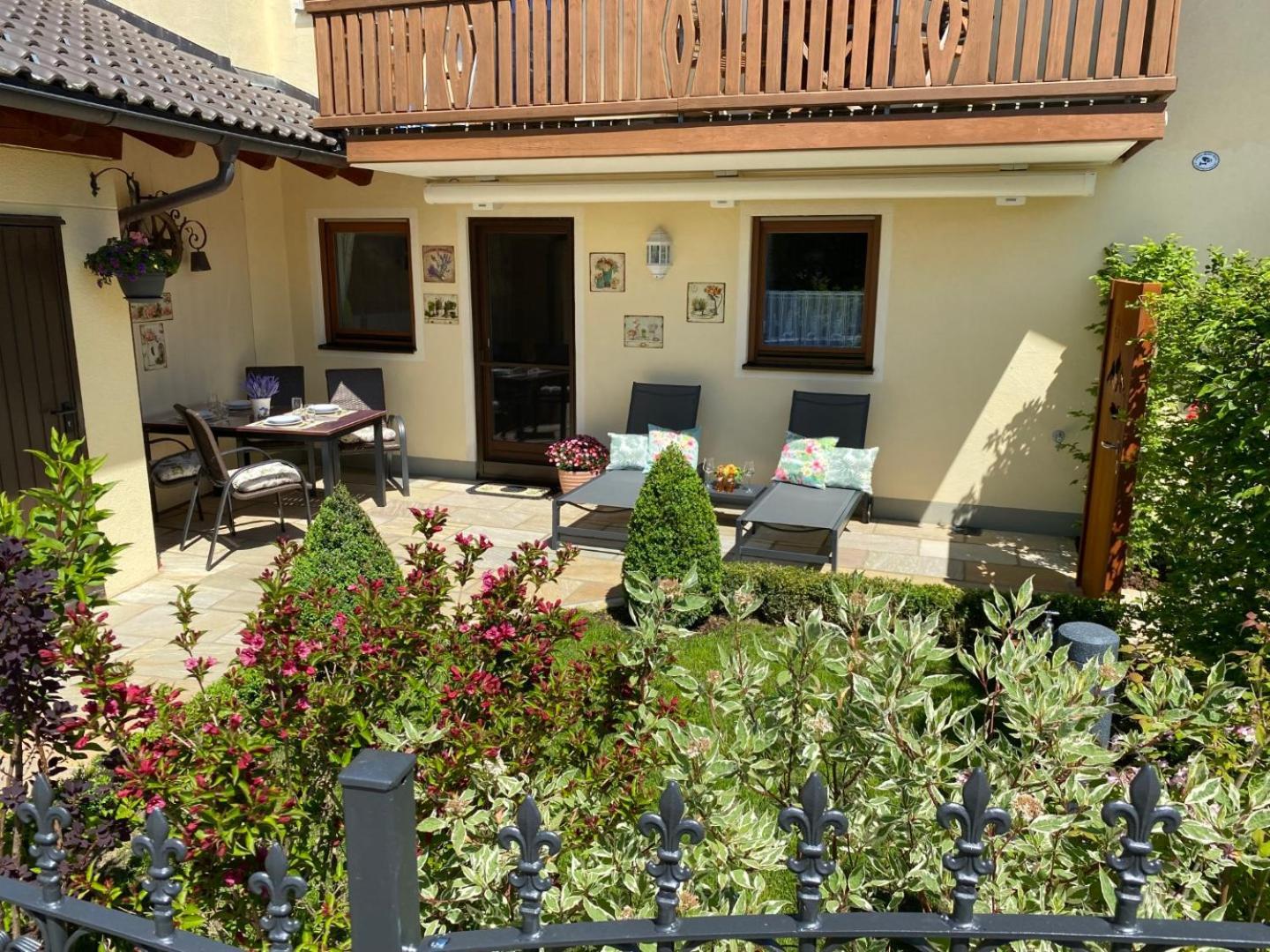 Alpenappartement Traumzeit - Pool / Eigene Terrasse / Garten Bernau am Chiemsee Luaran gambar