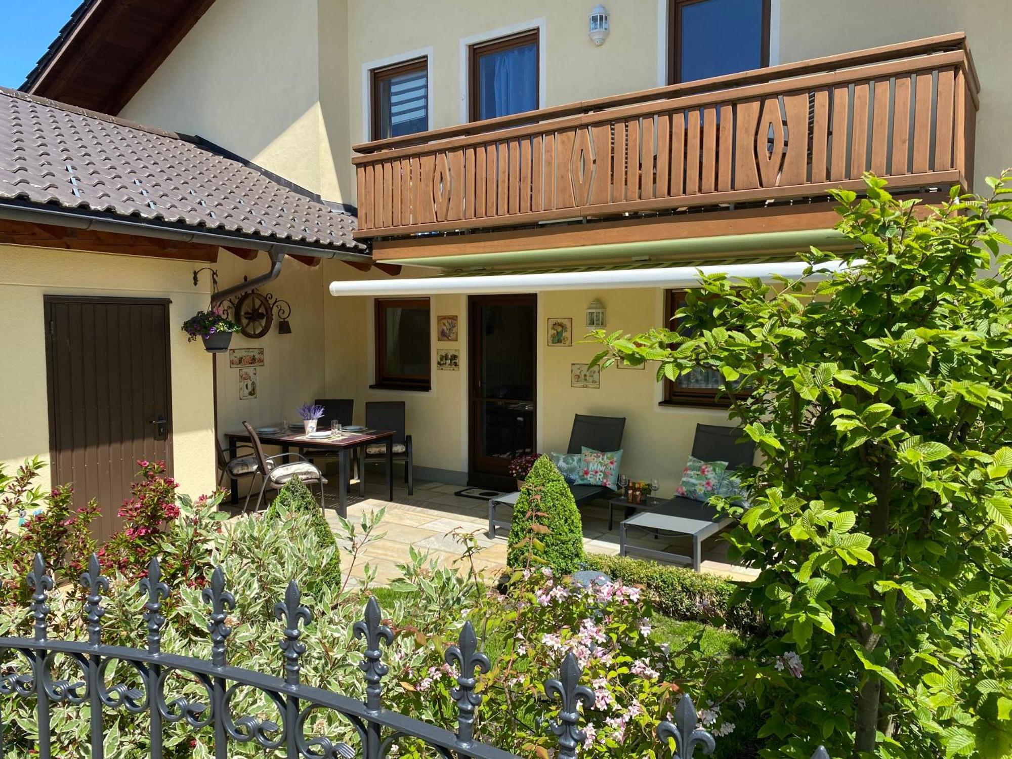 Alpenappartement Traumzeit - Pool / Eigene Terrasse / Garten Bernau am Chiemsee Luaran gambar